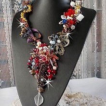 Collier Printemps Color&eacute; avec des cristaux de Swarovski, et des perles diverses